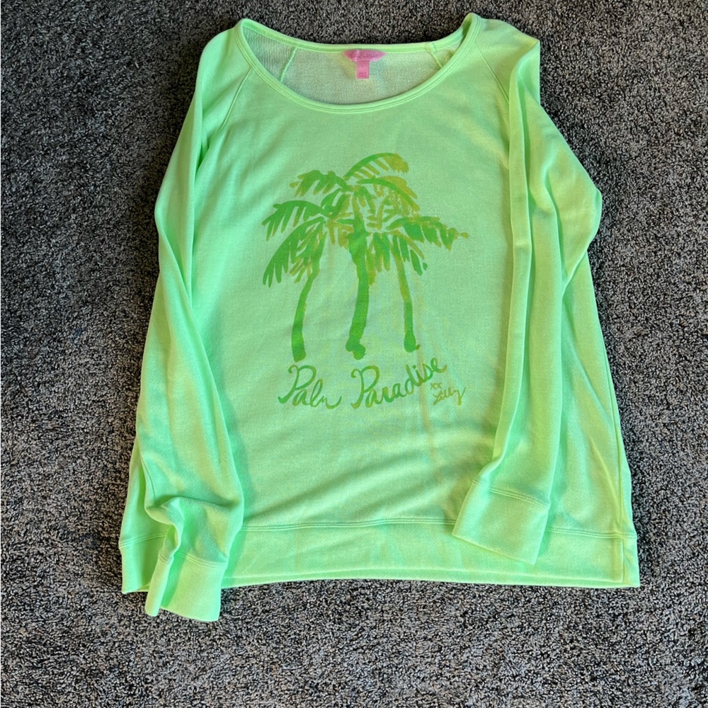 Green Lilly Pulitzer sweatshirt. Size large. Never worn.